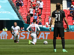 Raheem sterling scored the only goal of the game as three lions started with a win at wembley. Cheers Drown Out The Boos As England Players Take The Knee Ahead Of Croatia Match Mirror Online