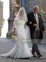 Desiree Von Hohenlohe Attends Her Wedding With Thibault D Ursel On Konigliche Hochzeitskleider Kleid Hochzeit Royale Hochzeiten