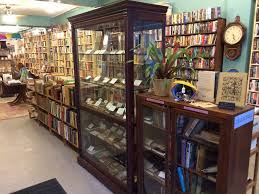 The Looking Glass Bookstore Chicago Bookstore Book Nooks Bookshop