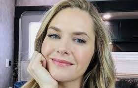 Sonja Fowler's Instagram, Twitter & Facebook