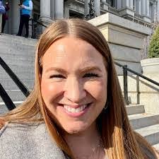 Lisa Mihm's Instagram, Twitter & Facebook