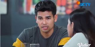 Sebelum saya menuliskan biodata pemain love story the series sctv, terlebih dahulu saya akan menuliskan sinopsis ringkasnya kepada anda sinetron love story the series akan menceritakan tentang kisah percintaan antara kendra/ken (yang diperankan oleh giorgino abraham) dan maudy. Akhirnya Pamit Ini Adegan Perpisahan Leo Consul Di Love Story The Series Merdeka Com
