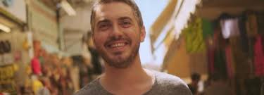 Τον ιούνιο του 2013 κυκλοφόρησε ο νέος του δίσκος με τίτλο «η αγάπη δυναμώνει» στον οποίο ο καλλιτέχνης πειραματίστηκε με νέους μουσικούς δρόμους. Koita Me O Mixalhs Xatzhgiannhs Paroysiazei To Neo Toy Video Clip Sfera 102 2