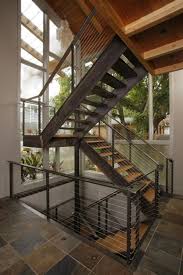 Die Moderne Stahltreppe Fur Innen Und Aussen In Uberwaltigendem Design Treppe Haus Treppe Stahltreppen