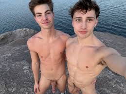 hot guys @dicks_exposed - Twitter Profile | Sotwe
