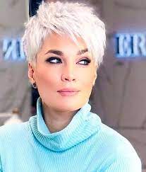 Il y a plusieurs façon pour adopter un look sportif et mignon, mais la meilleure façon c'est de bien choisir une coupe courte qui raffine les traits de visage. 35 Idees De 2019 Coiffure En 2021 Coiffure Coiffures Cheveux Courts Coupe De Cheveux Courte
