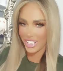 Katie price reveals she had severe allergic reaction to pain medication after getting her veneers redone in turkey. Katie Price Defended By Fans After Trolls Cruelly Criticise Gum Shield Teeth Daily Record