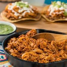 El pollo se lleva muy bien con el horno y todas las especias y verduras que le quieras agregar. Tinga De Pollo Receta En 2020 Tinga De Pollo Como Cocinar Pollo Pollo