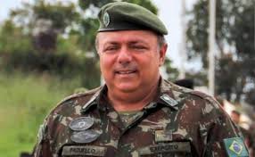 Eduardo pazuello on wednesday became brazil 's third health minister during the coronavirus pandemic, after nearly four months holding the position on an interim basis and. Bolsonaro Efetiva Pazuello No Ministerio Da Saude Nesta Quarta Feira
