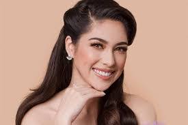 Chelsea Fernandez's Instagram, Twitter & Facebook