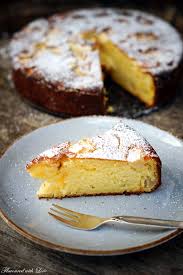 Die quarkmasse in die springform füllen und mit der hälfte der beeren bestreuen. Ricotta Apfelkuchen Flavoured With Love