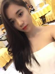 Đàn em Ngọc Trinh mặc váy ngắn nhảy ở Văn Miếu, dân mạng bất bình