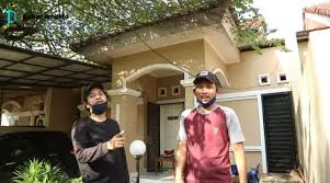 Kabar bahagia ini diungkapkan dede dan sang istri, karen hartatum dalam laman instagram pribadinya. 5 Sudut Rumah Dede Sunandar Punya Dapur Luas Banget