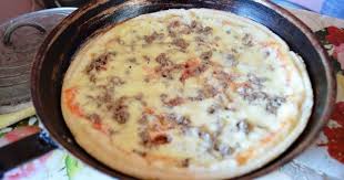 Tsy Tapaka Farine Mihintsy Ato An Trano Ka Tao Aorinan Ny Pizza Bolognaise A La Poele Dia Indro Indray Ar En 2020 Pizza A La Poele Recettes De Cuisine Pizza Bolognaise