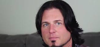 FIVE FINGER DEATH PUNCH's JASON HOOK Speaks To VOODOO AMPS (Video)