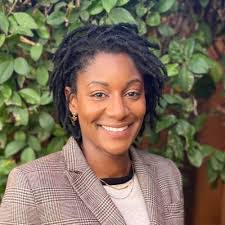 Dora Blount's Instagram, Twitter & Facebook