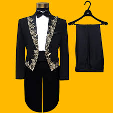 Realizza queta panca per bambole di dimenioni reali con alcune grandi code di rondine ai lati!tu e la tua metà migliori lo amerete.aicurati di dare un'occhiata al video per vedere i dettagli. Slim Fit Moda Ricamo Cantante Maestro Di Cerimonie Ospitato Il Vestito A Coda Di Rondine Abiti Best Man Vestito Da Uomo Sposo Matrimonio Vestito Groom Wedding Dress Men Suit Groomsuit Groom Aliexpress