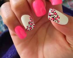 Immagine di unghie con stampa animalier per San Valentino