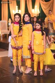 Design Pakistani Fashion Party Wear Pakistani Bridal Dresses Mehndi Outfit