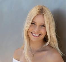 Annette Beyer's Instagram, Twitter & Facebook