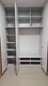 Znalezione Obrazy Dla Zapytania Szafa W Przedpokoju Shelves Bookcase Home Decor