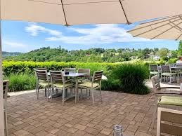 Guests have a private terrace. Pfaffenberg Restaurant Bistro Cafe Ausflugsziel In 42659 Solingen