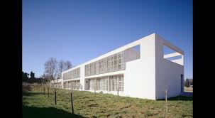 Notre atelier d'architecte à saint remy de provence effectue des constructions, réaménagements, esquisses architecturales pour des bâtiments allant d'une maison individuelle, villa, jusqu'à des ouvrages d'ampleur plus conséquent tel que gymnase, ouvrage. Bibliotheque Departementale De Pret Saint Remy De Provence Tautem Architecture Montpellier Herault Ordre Des Architectes