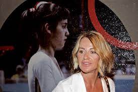 / ˌ k ɒ m ə ˈ n ɛ tʃ (i)/, us: Nadia Comaneci A Star Who Was Abused Under The Romanian Communist Regime