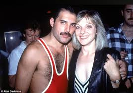 Il testamento e il mistero delle sue ceneri. Mary Austin L Eredita Di Freddie E Stata Una Maledizione