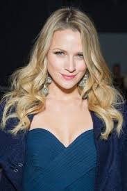 In 2019, she also starred as the leading role in a series, hum tum aur them. Shantel Vansanten Hair Shantel Vansanten Shantel Yvonne Vansanten Female Celebrity Crush