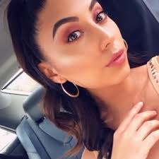 Vanessa Maya's Instagram, Twitter & Facebook