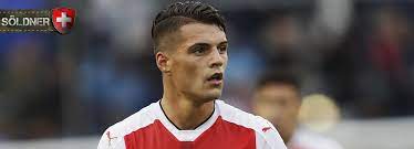 Granit xhaka reacted angrily to the arsenal fans when he was substituted against palace. Xhaka Bei Kantersieg Auf Der Bank 4 4 2 Com