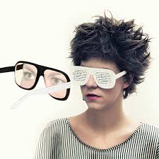 Bausch + lomb ultra lenses feature moistureseal technology, which allows the lenses to maintain 95% of their moisture for up to 16 hours, a relatively high level of moisture for a daily wearing timeframe. Paula Trimbur Somos