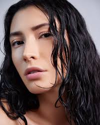 Dayana Castro's Instagram, Twitter & Facebook