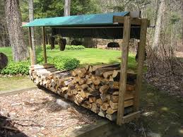 Build A Simple Diy Outdoor Firewood Storage Shed Using Reclaimed Wood And Blue Tarpaulin Cover Ideas Outdoor Firewood Rack Firewood Storage Diy Outdoor