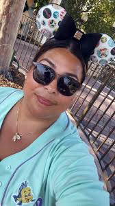 What are the best tips and tricks for early entry when staying at a  Disneyland hotel? 🤔