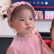 Chu chu ~~ —— 𝑷𝒂𝒎 𝑭𝒂𝒎𝒊𝒍𝒚 ♡ My bias @longbeomap & @salimhwg =  @pamyeuoi ✨ #pamfamily #pampam #pamiuoi #bepam #salim #salimhwg #baby  #family #familyphotography #like #likesforlike #likefamily #babygirl  #cutebaby #pamyeuoi #pammatzuong