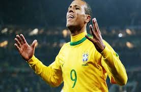 Luis fabiano possui vencimentos a receber do tianjin quanjian e isto está sendo colocado na luis fabiano o atacante é o jogador que negocia há mais tempo com o vasco, desde o fim da série b do. Ex Brazil Sevilla Sao Paulo Striker Luis Fabiano Have Joined Vasco Da Gama At The Age Of 36