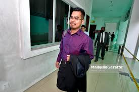 Melanggar dia.jadi saya tak setuju teori hafizam mengambil kira berat kenderaan dan mangsa, katanya kepada mahkamah koroner pada selasa. Suka Warna Ungu Dr Ahmad Hafizam