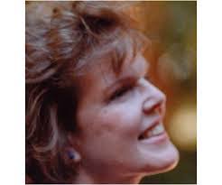 Mindy Elliott's Instagram, Twitter & Facebook