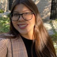 Elizabeth Stadler's Instagram, Twitter & Facebook