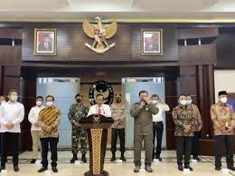 Jangan lawan pemerintah meski itu salah! Breaking News Pemerintah Resmi Larang Aktivitas Fpi