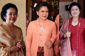 Images about glamhaircut on instagram. Hari Kartini 2019 Intip Inspirasi Kebaya Ala Para Ibu Negara Mulai Dari Iriana Widodo Hingga Ani