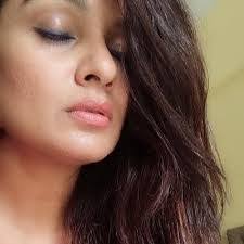 Hemal Thakkar's Instagram, Twitter & Facebook