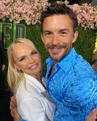 Jonathan with Kristin Chenoweth and Cynthia Erivo at the "Wicked" New York  Premiere! 💙🩷💚 #jonathanbailey #jonnybailey #jbayleaf #bridgerton  #anthonybridgerton #netflix #fellowtravelers #skippy #timlaughlin #showtime  #wickedmovie #wicked #Fiyero ...