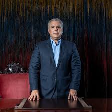 El presidente de colombia, iván duque, ha sufrido un atentado en el norte del país cuando viajaba en un helicóptero, junto a dos de sus ministros. 5y 08nwpvnnrdm