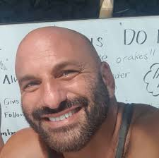 How difficult is it to find comets and Black Moores with super long tails  in South East Qld Australia?