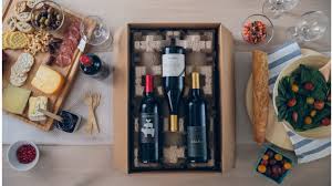 Are you struggling with the perfect engagement gift to give a couple who will be living together for the first time? 30 Best Engagement Gifts 2020 Personalized Gifts For Couples