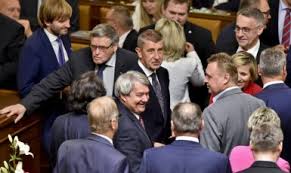 Poslanecká sněmovna 50.089481, 14.403940 poslanecká sněmovna poslanecká sněmovna parlamentu české republiky sídlí v komplexu několika paláců na malé straně pod pražským hradem. Poslanecka Snemovna Forum24