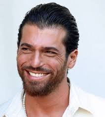 Me imagino a Can disfrutando del espectáculo y luego divirtiéndose sabiendo  que siempre ha tenido razón. Llevo esperando la caída de la mafia turca  desde el día de mi exilio en Chipre.